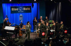 “Both Sides Now”: la Monday Orchestra e Simona Severini omaggiano Joni Mitchell mercoledì 22 gennaio al Blue Note di Milano
