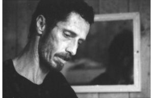 Il volto della fiducia: l’evoluzione dai modelli estetici e il ruolo improvvisativo nei percorsi di Steve Paxton