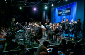 La Civica Jazz Orchestra e Paolo Tomelleri omaggiano Count Basie domenica 11 maggio al Blue Note di Milano