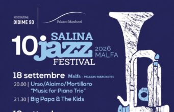 Salina Jazz Festival, dieci anni di musica e memoria: nel nome di Clara Rametta il jazz guarda al futuro. Sul palco giovani talenti nella bellezza dell’isola che incontra la cultura e la musica.